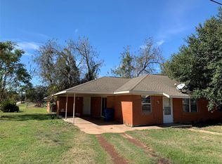 1045 6th St, Hempstead, TX 77445