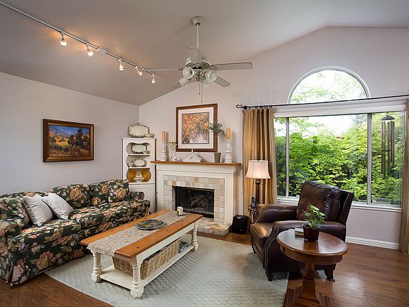 4th image of 1351 Roosevelt Pl