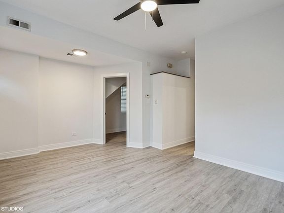 4th image of 3119 N Oakley Ave #1
