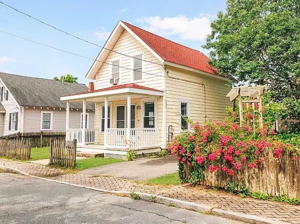 17 Pleasant Ave, Onset, MA 02558