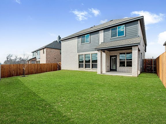 3rd image of 144 Summit Ct