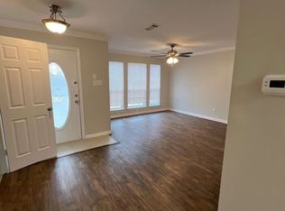 914 Gallant Fox Dr, Dallas, TX 75211