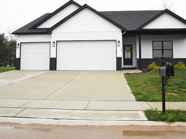 305 Stonebriar Dr, Troy, IL 62294