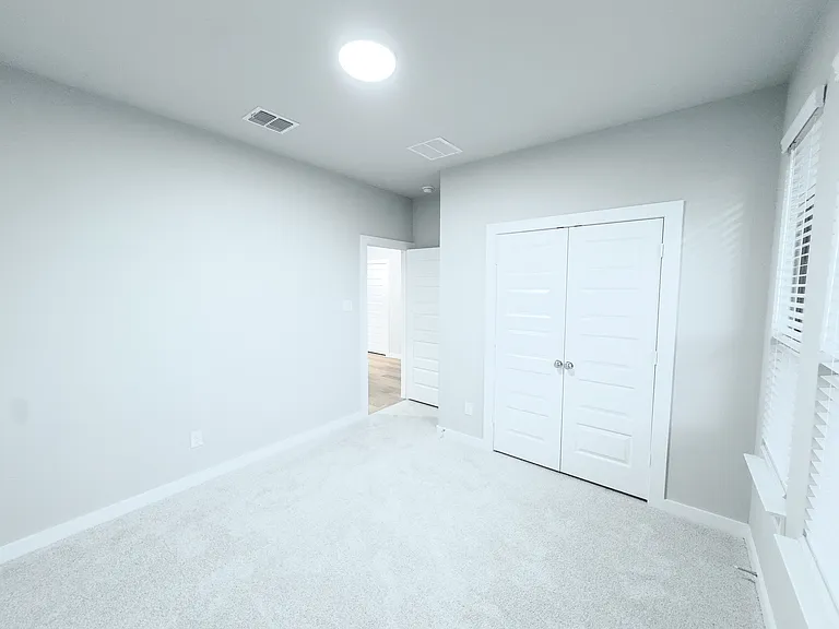 566 Silver Springs Ln — Photo 9