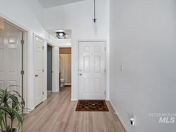 4th image of 7529 W Middle Frk