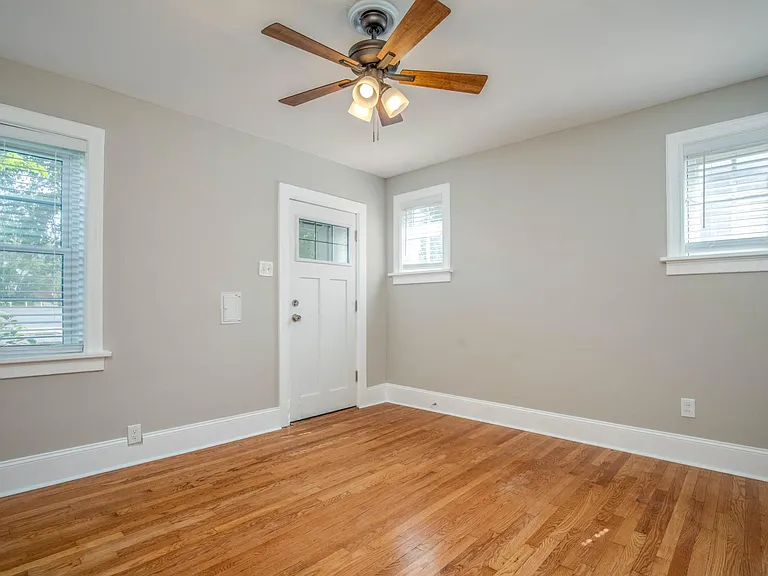 5644 Chippewa St — Photo 3