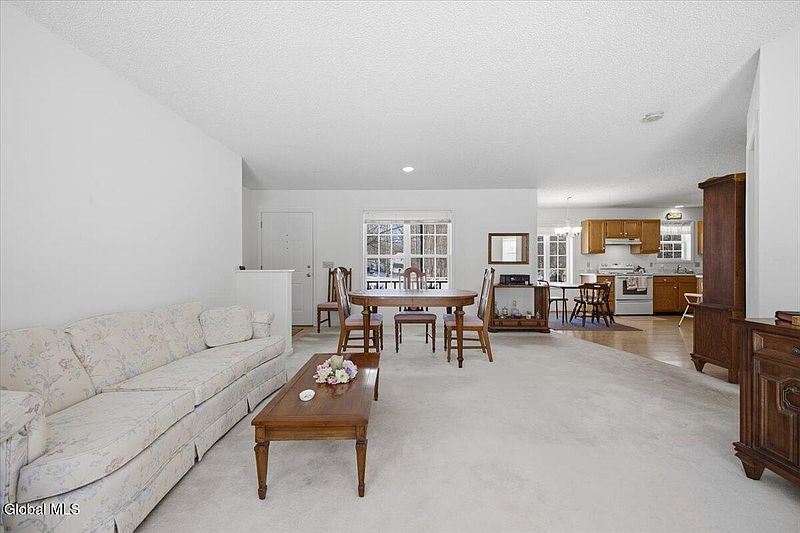 5th image of 11 Schuyler Way