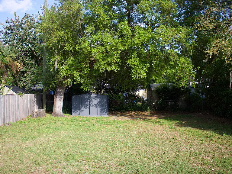 1415 Asher Ln — Photo 11