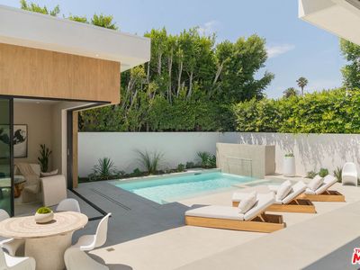 341 N Kings Rd, Los Angeles, CA, 90048