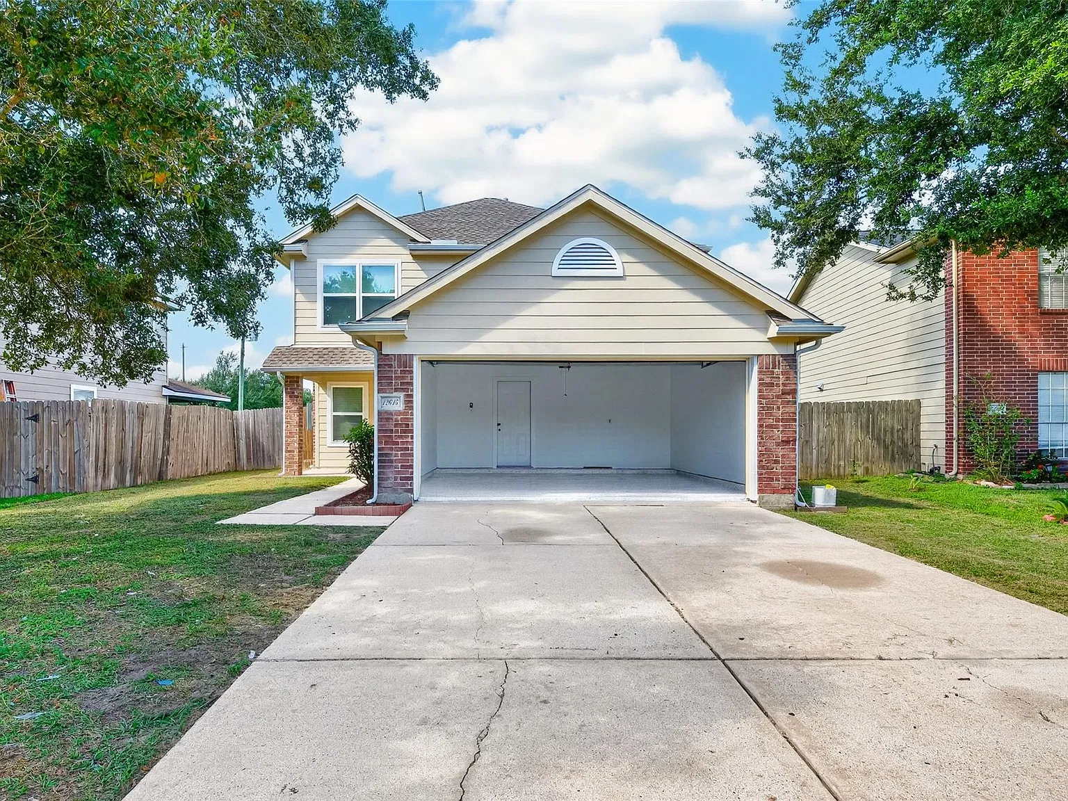 3 bed, 2.5 bath, 1600 sqft, $2,100 — Photo 1