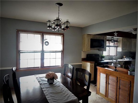 5th image of 8 Hemlock Dr