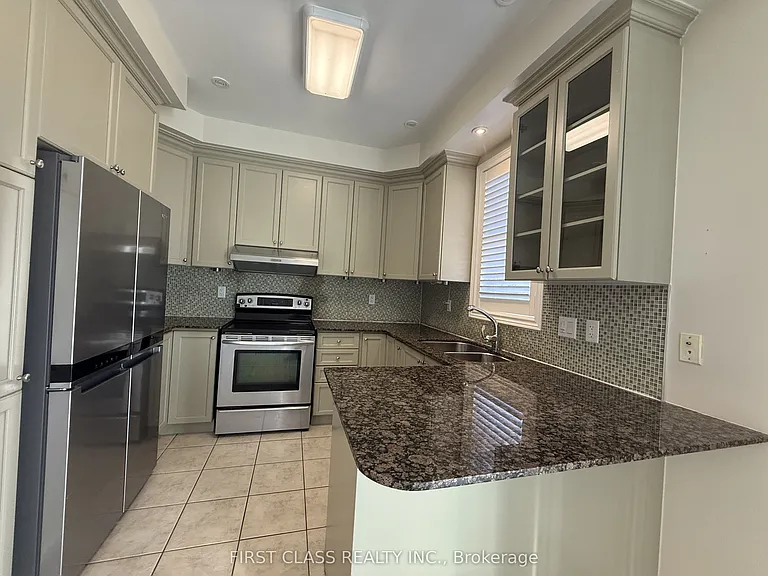 36 Princess Diana Dr — Photo 4