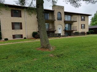 137 N 45th St APT 2, Belleville, IL