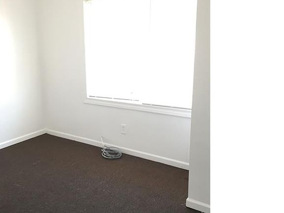 5th image of 431 Calumet Blvd #1