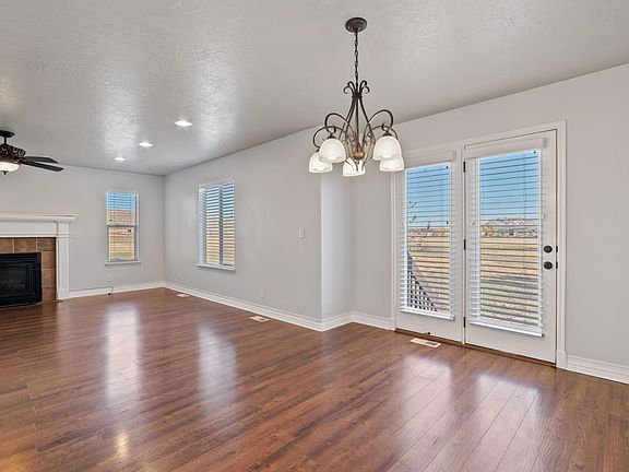 3rd image of 792 N Canterbury Ct