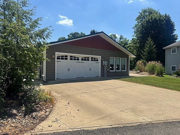 4th image of 5854 Maple Way