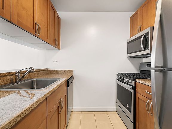 3rd image of 35 W 33rd St #17E**