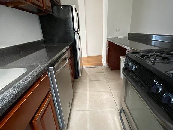 4th image of 1087 Carroll St APT D4