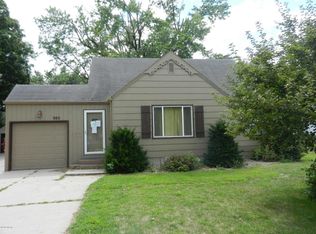 985 River Rd, Windom, MN 56101