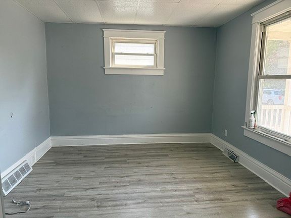 3rd image of 305 N Lafayette St