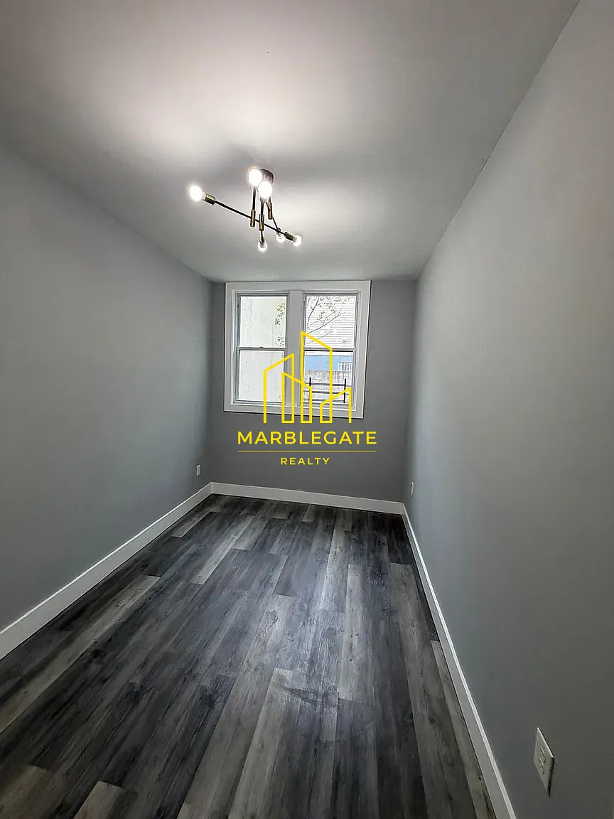 3 bed, 1050 sqft, $2,350 — Photo 3