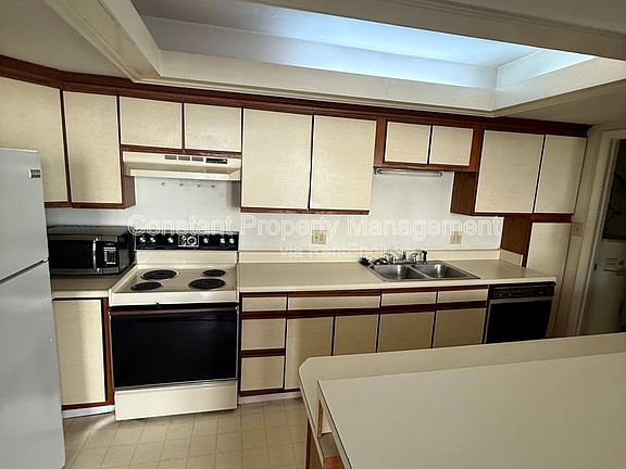 4th image of 1031 Bond St APT 3