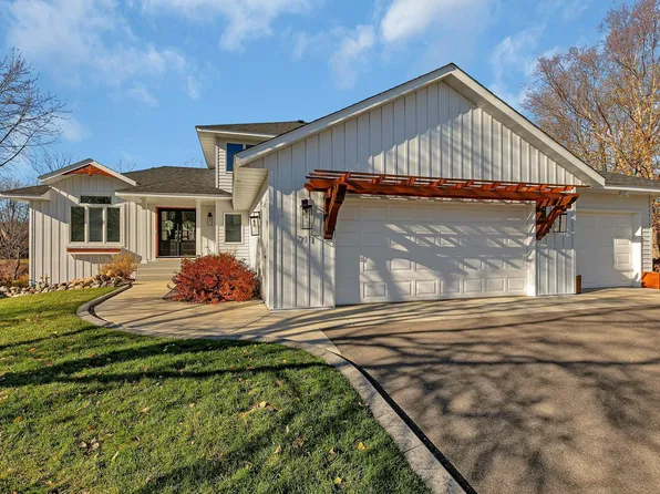711 Prairie Ln, Sauk Rapids, MN 56379