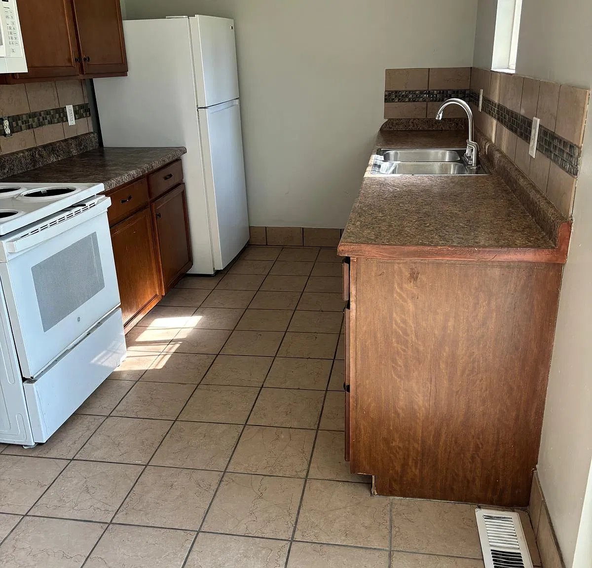 3 bed, 1298 sqft, $1,600 — Photo 3