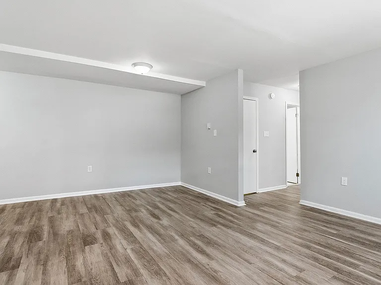 Waters Edge Apartments — Photo 49