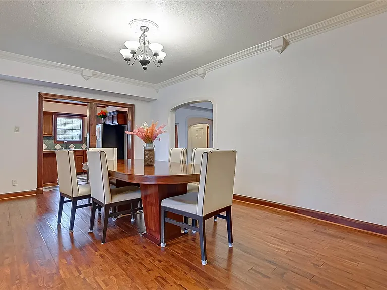 2412 Oakdale St — Photo 15