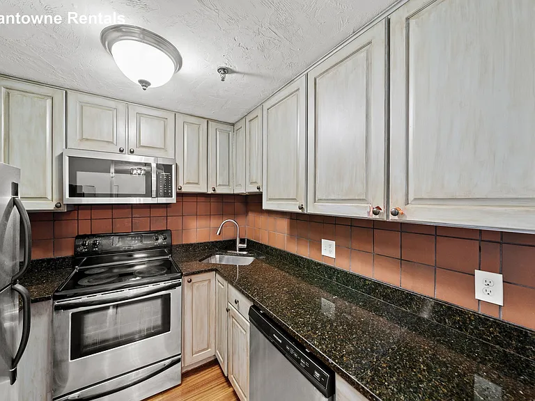 Willard St — Photo 1