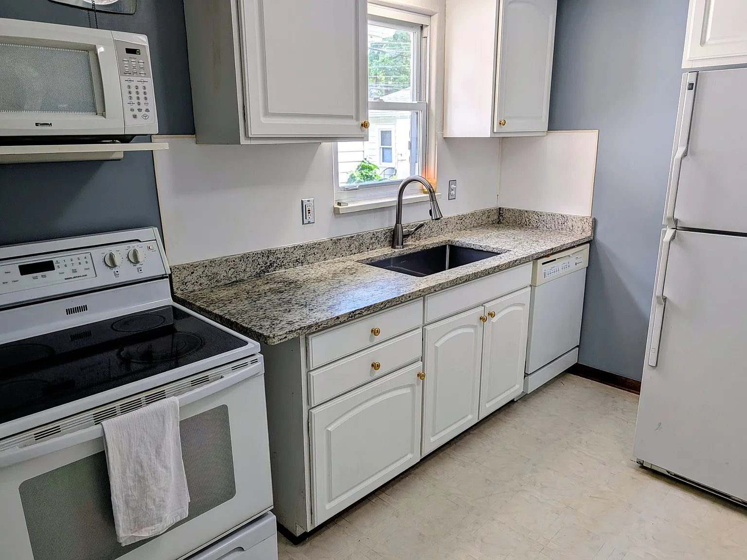 1409 Catalpa Drive — Photo 2