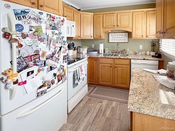 5th image of 600 Mather Ave