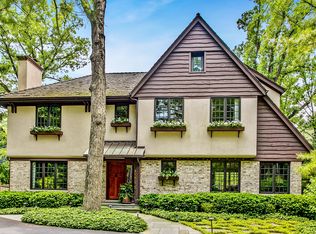 934 Waveland Rd, Lake Forest, IL 60045