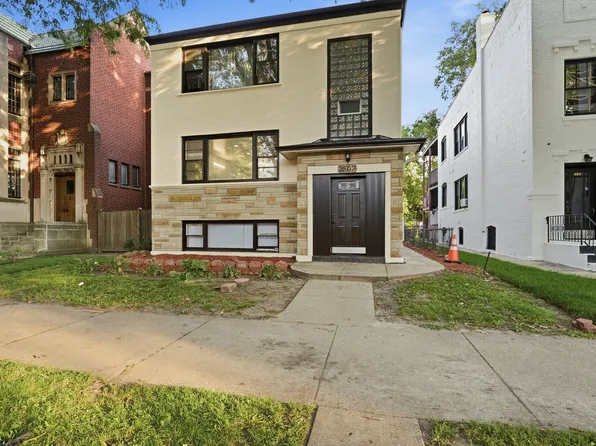 2507 W Coyle Ave, Chicago, IL 60645