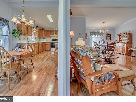 3rd image of 239 Horseshoe Dr