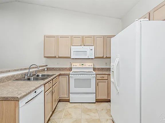 2nd image of 2498 Trailwood Dr