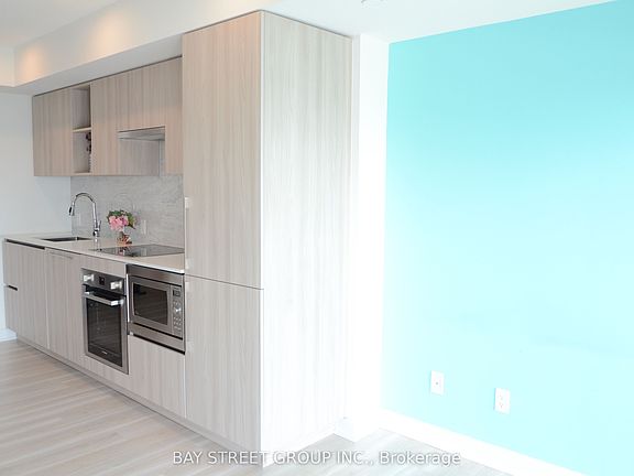 3rd image of 17 Bathurst St #1716