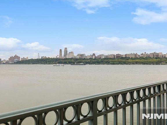 2nd image of 106 The Promenade