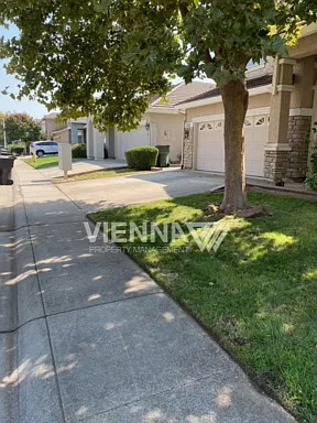 7956 Robinson Dr — Photo 3
