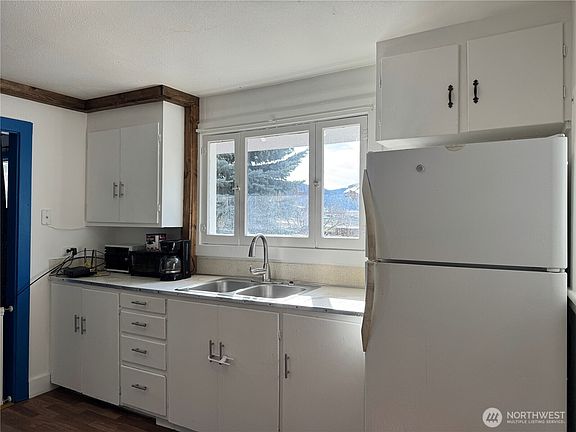 5th image of 61 N Kean Street