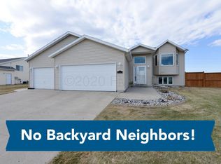 561 S Sedona Dr, West Fargo, ND 58078