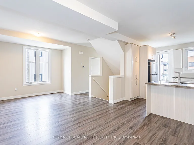 941 Manhattan Way — Photo 9