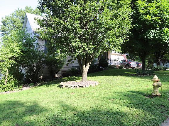 5th image of 610 Newcastle Dr