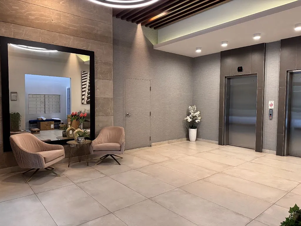 2 bed, 2.0 bath, 1058 sqft, $4,200 — Photo 3
