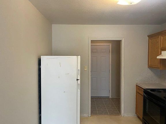 2nd image of 800 Industrial Ave APT 2