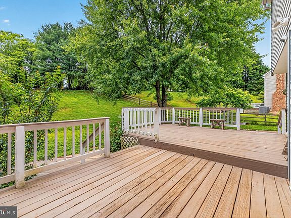 5th image of 302 Spring Gate Ct