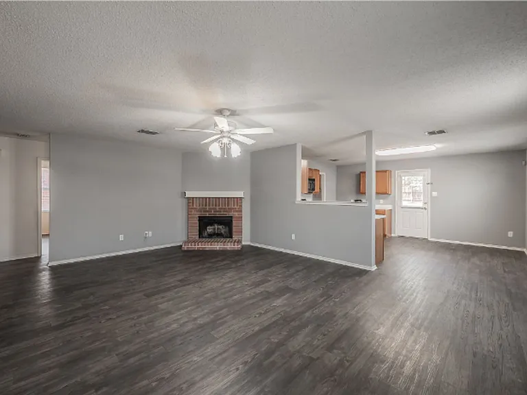 3327 Clydesdale Dr — Photo 3