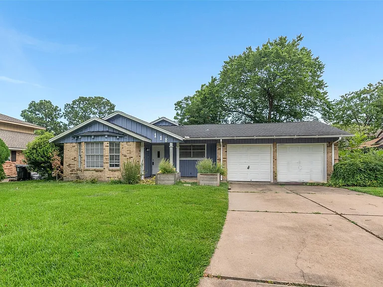 118 E Thornton Rd — Photo 1