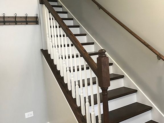 2nd image of 70 Lakeview Pl